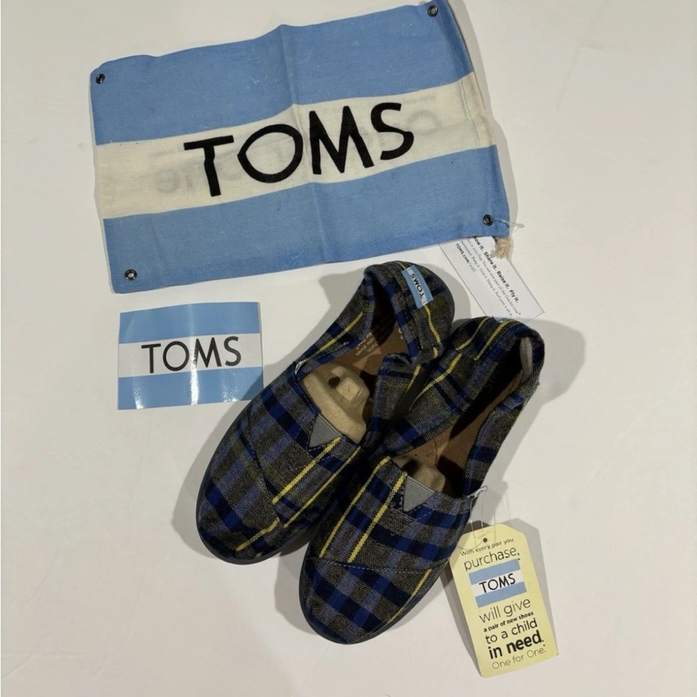 NWT Tom’s shoes Girls size 6